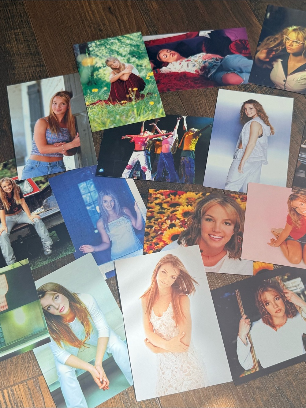 2000 Britney Spears magic box photo cards/collectibles